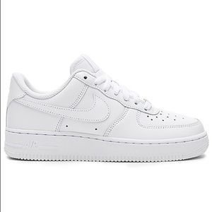 iso: WOMEN’s Nike Air Force 1’s ‘07